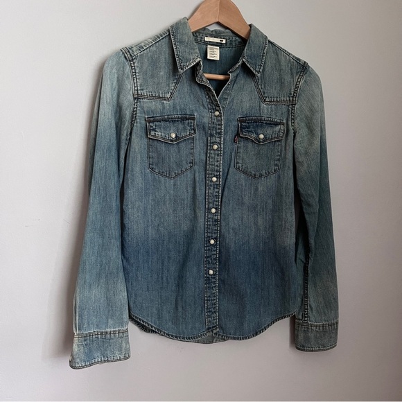 Levi's Faded Vintage Style Denim Shirt Pearl Snaps Size XS EUC - Picture 1 of 8